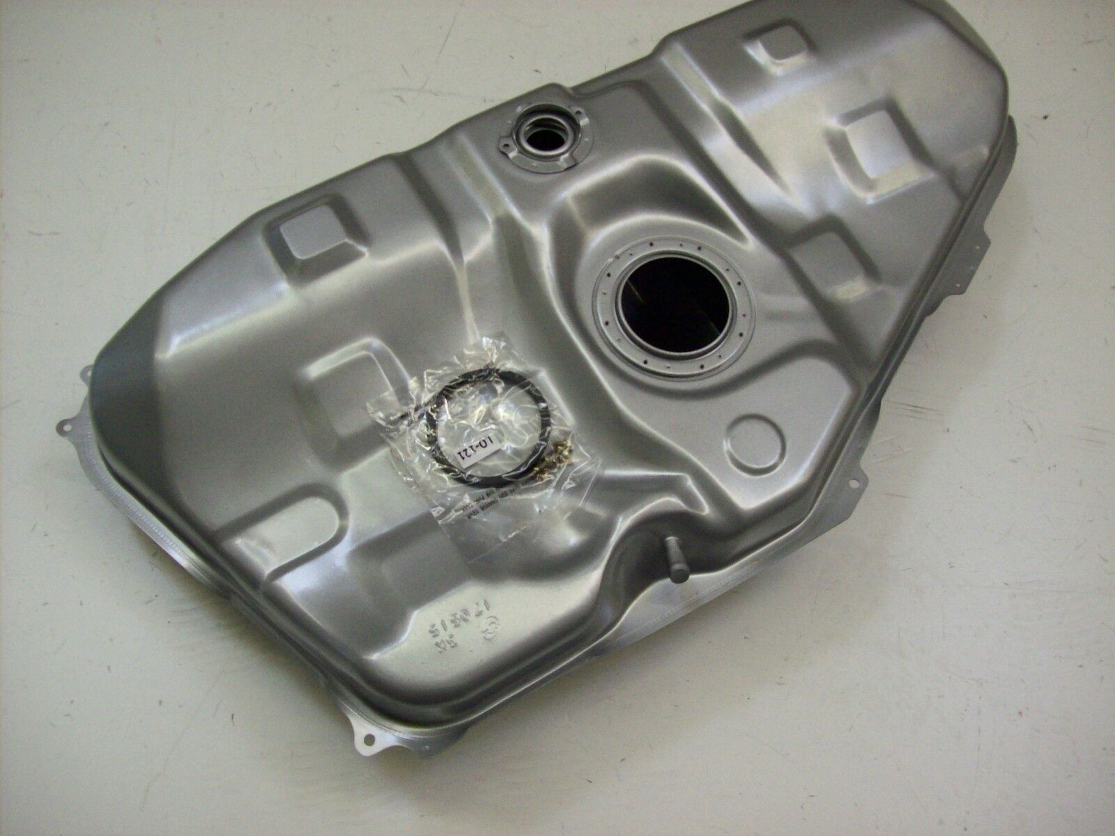 Kraftstofftank Kraftstoffbehälter Diesel Benzin passend für Toyota Corolla E120 Bj. 01-04