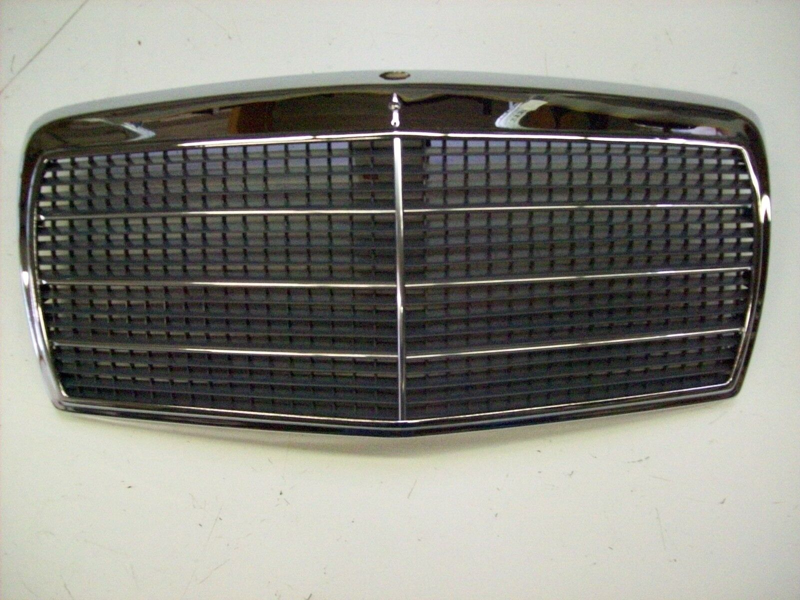 Kühlergrill kpl. passend für Mercedes W126 280SE 380SE 420SE 500SE 79-92