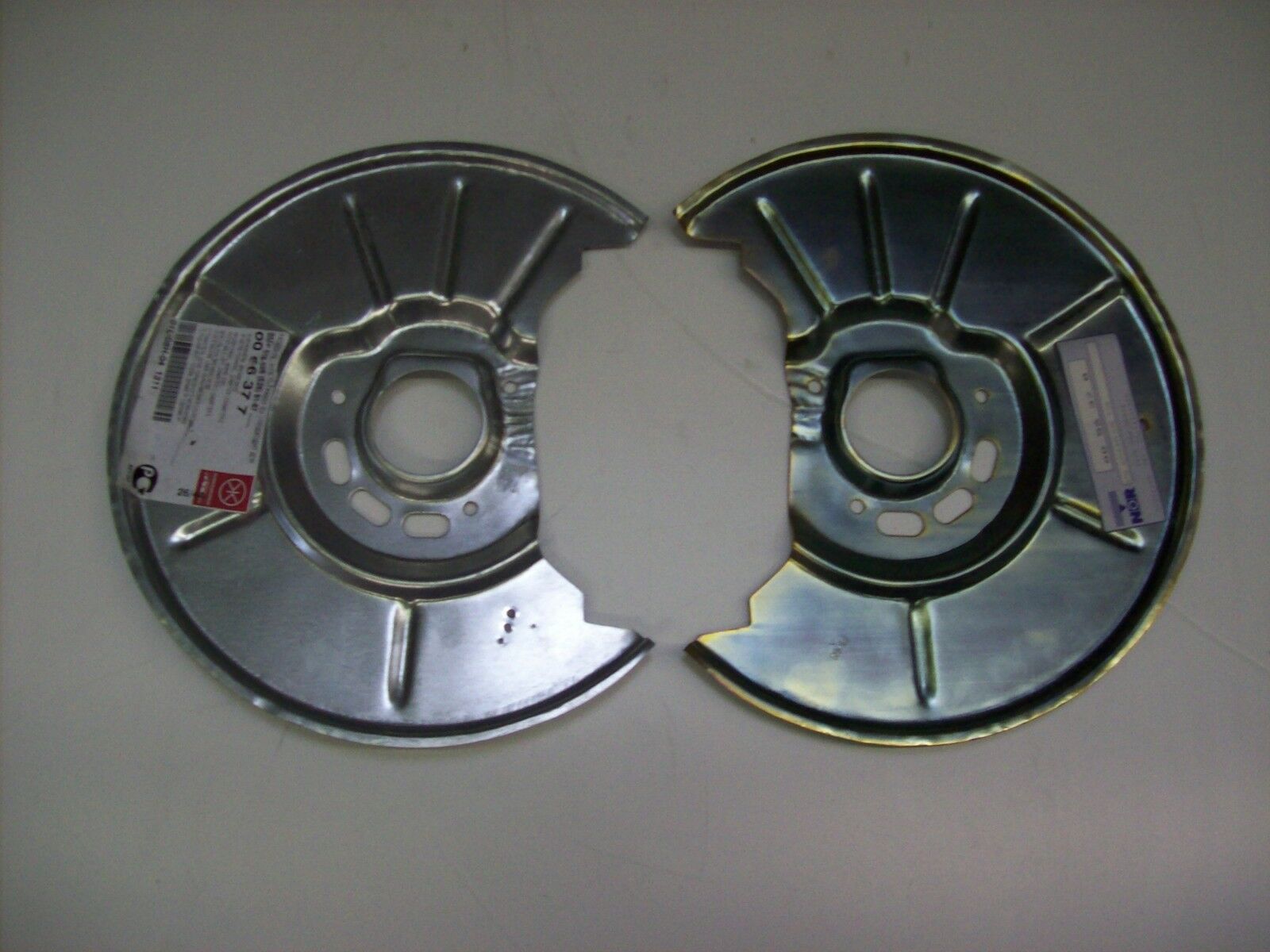 Ankerblech Spritzblech Hitzeschutzblech Satz vorne passend für BMW 600Serie E24 Bj. 81-87