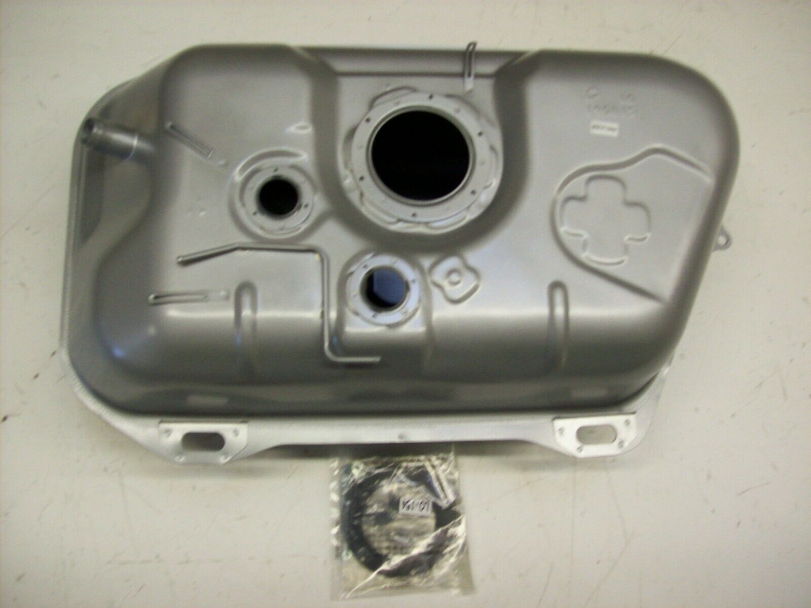 Dieseltank Tank Kraftstofftank Neuware passend für Suzuki Grand Vitara