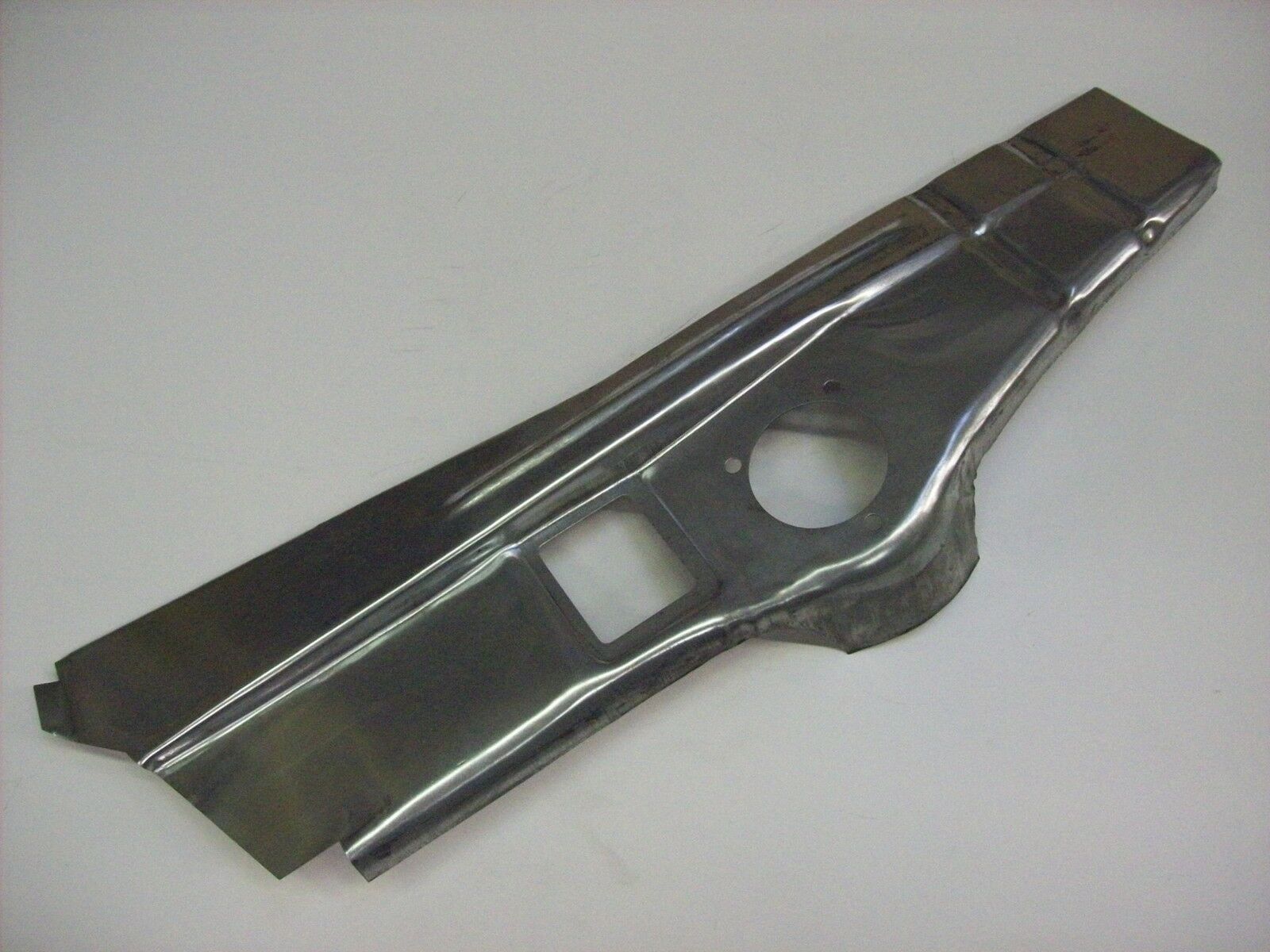 Federbeinblech Federbeinumrandung vorne links groß passend für BMW 1502 - 2002 E10 E6 