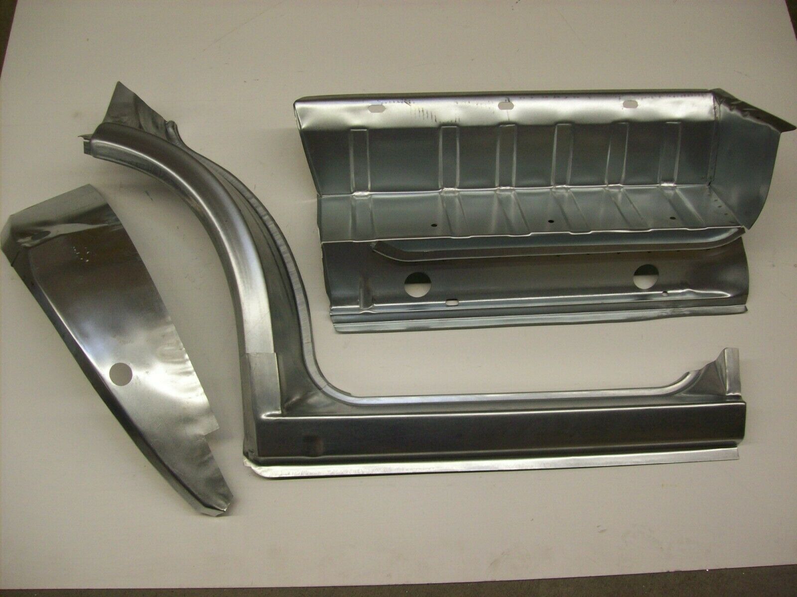 Einstiegblech Kniestück Schweller Einstieg Set vorne links 4tlg. passend für VW T4 Bj. 90-04