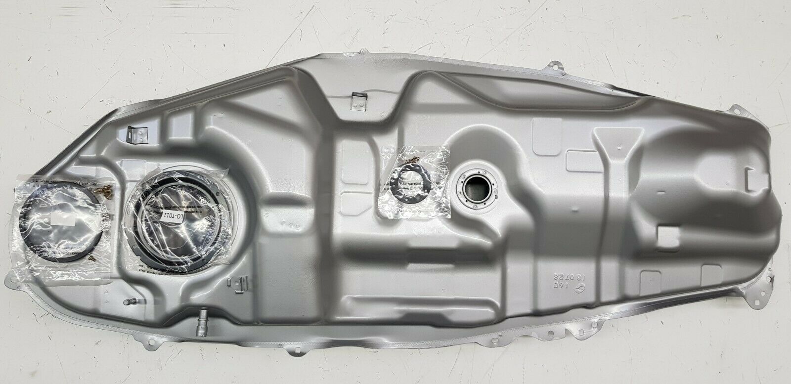 Tank Dieseltank Kraftstofftank *Neuware* passend für Toyota RAV4 III Bj. 05-