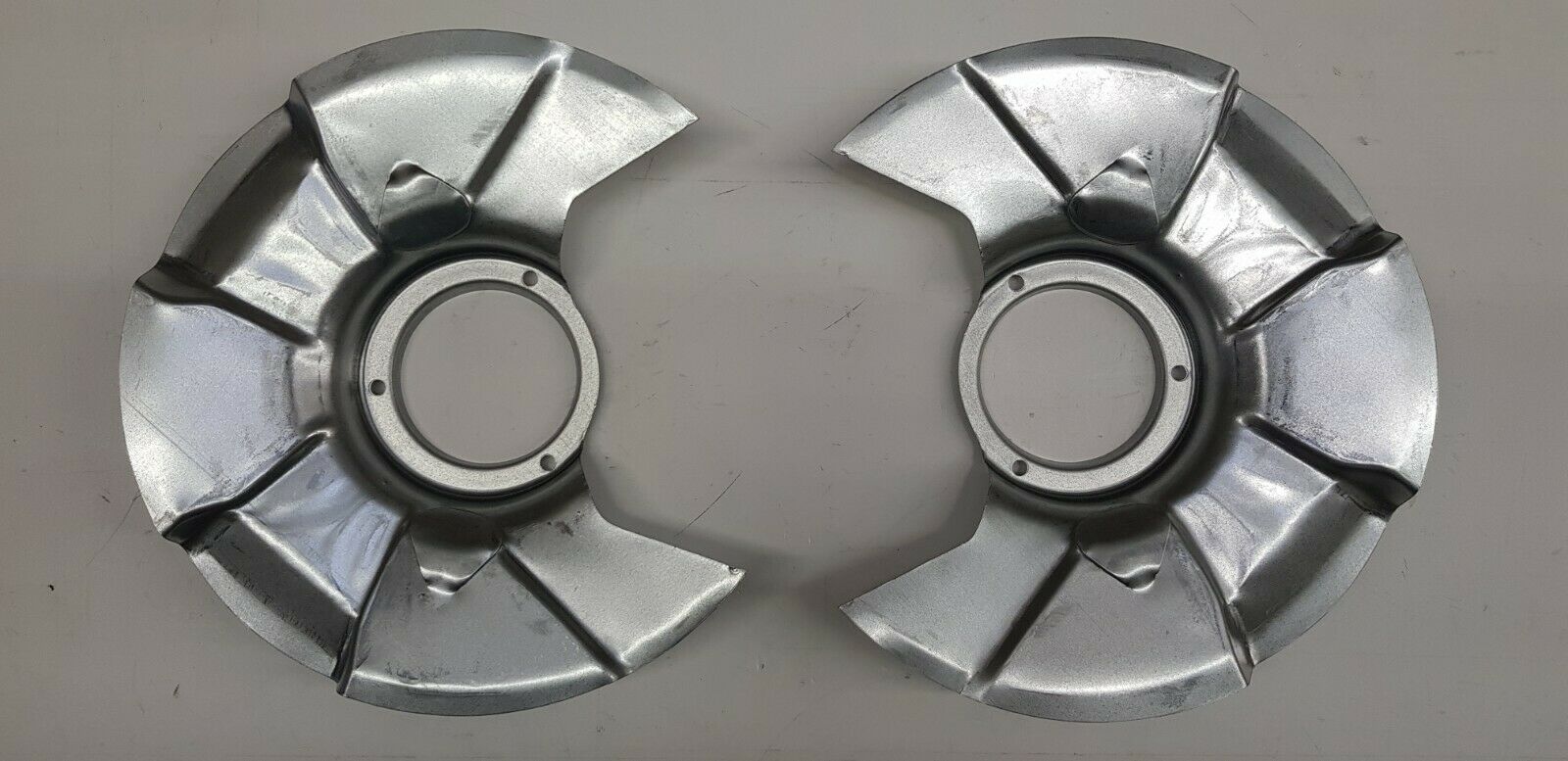 Ankerblech Spritzblech Hitzeschutzblech Satz vorne passend für VW LT 28-35 Bj. 75-96