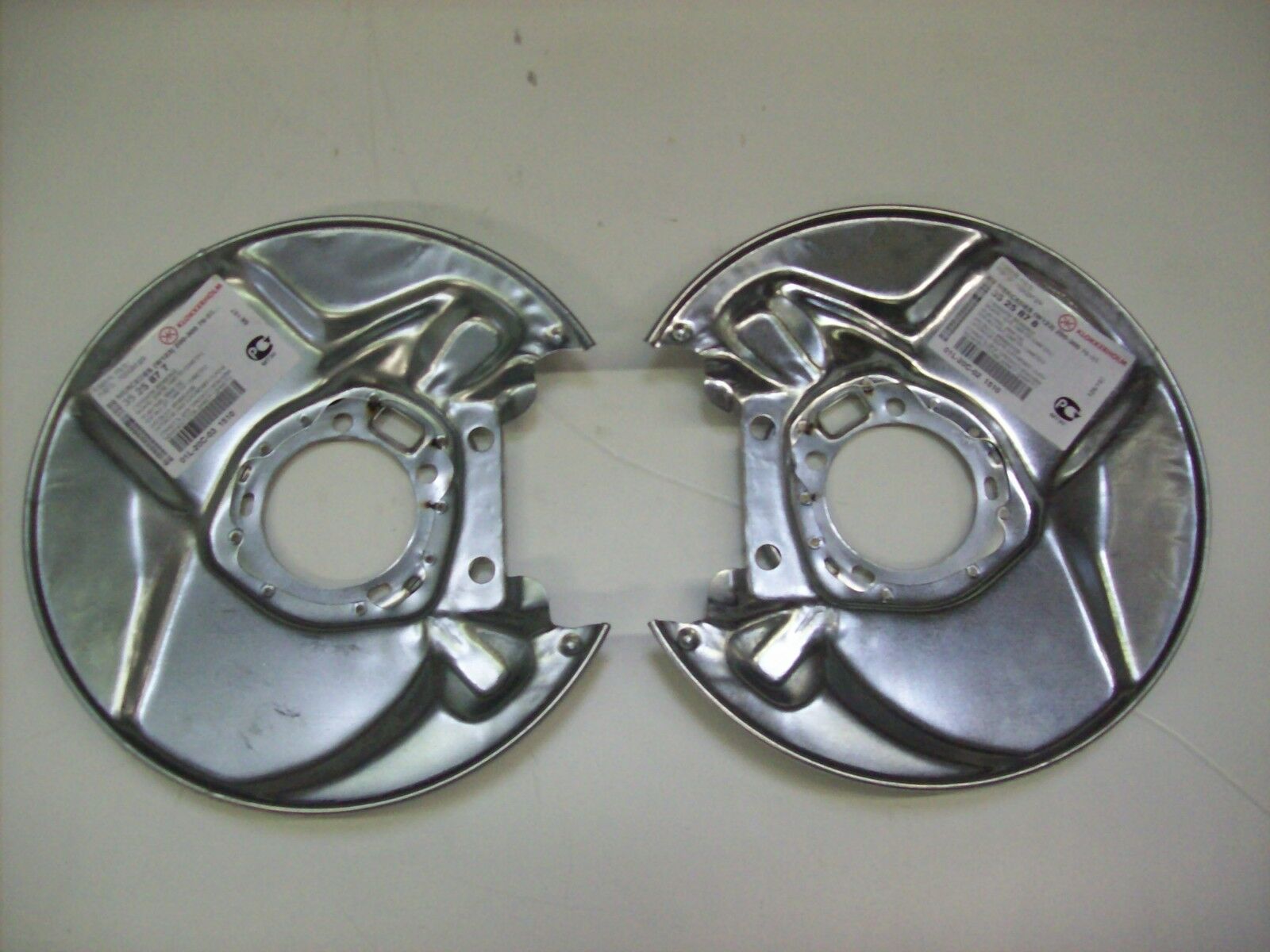 Ankerblech Spritzblech Hitzeschutzblech Satz hinten passend für Mercedes R107 W107 Bj. 72-89