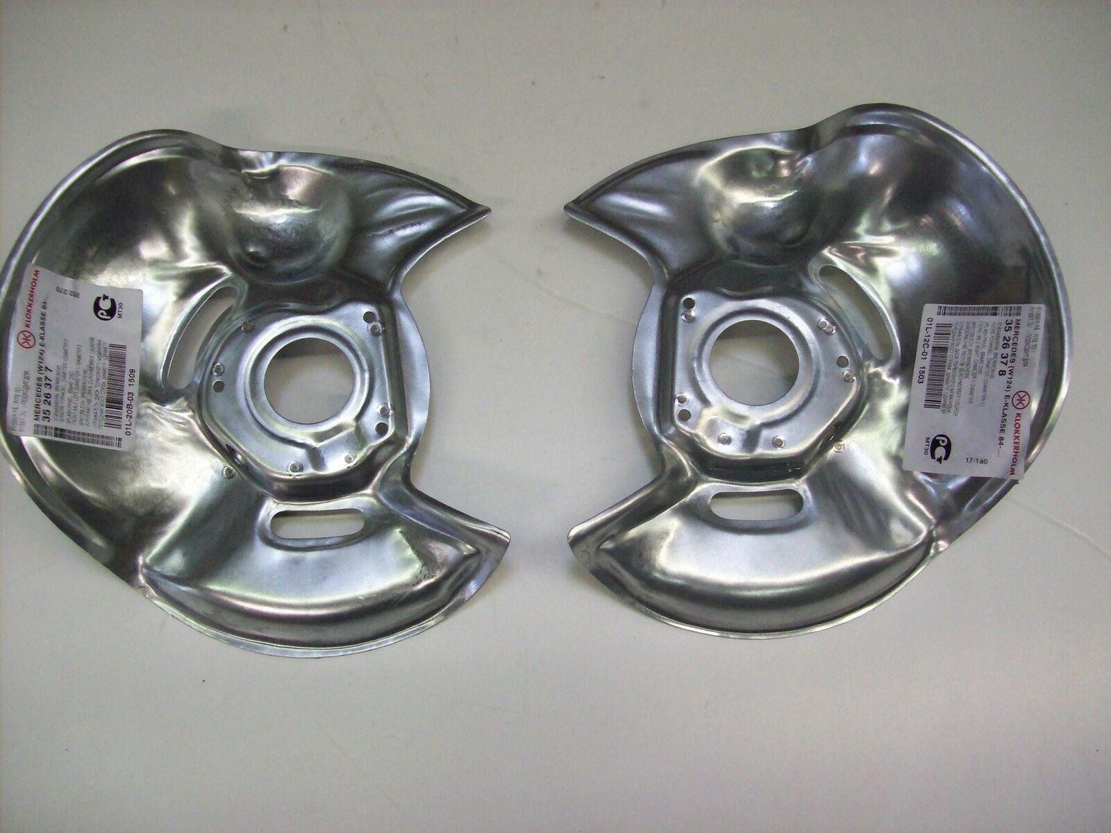 Ankerblech Spritzblech Hitzeschutzblech Satz vorne passend für Mercedes W201 190er Bj. 82-93