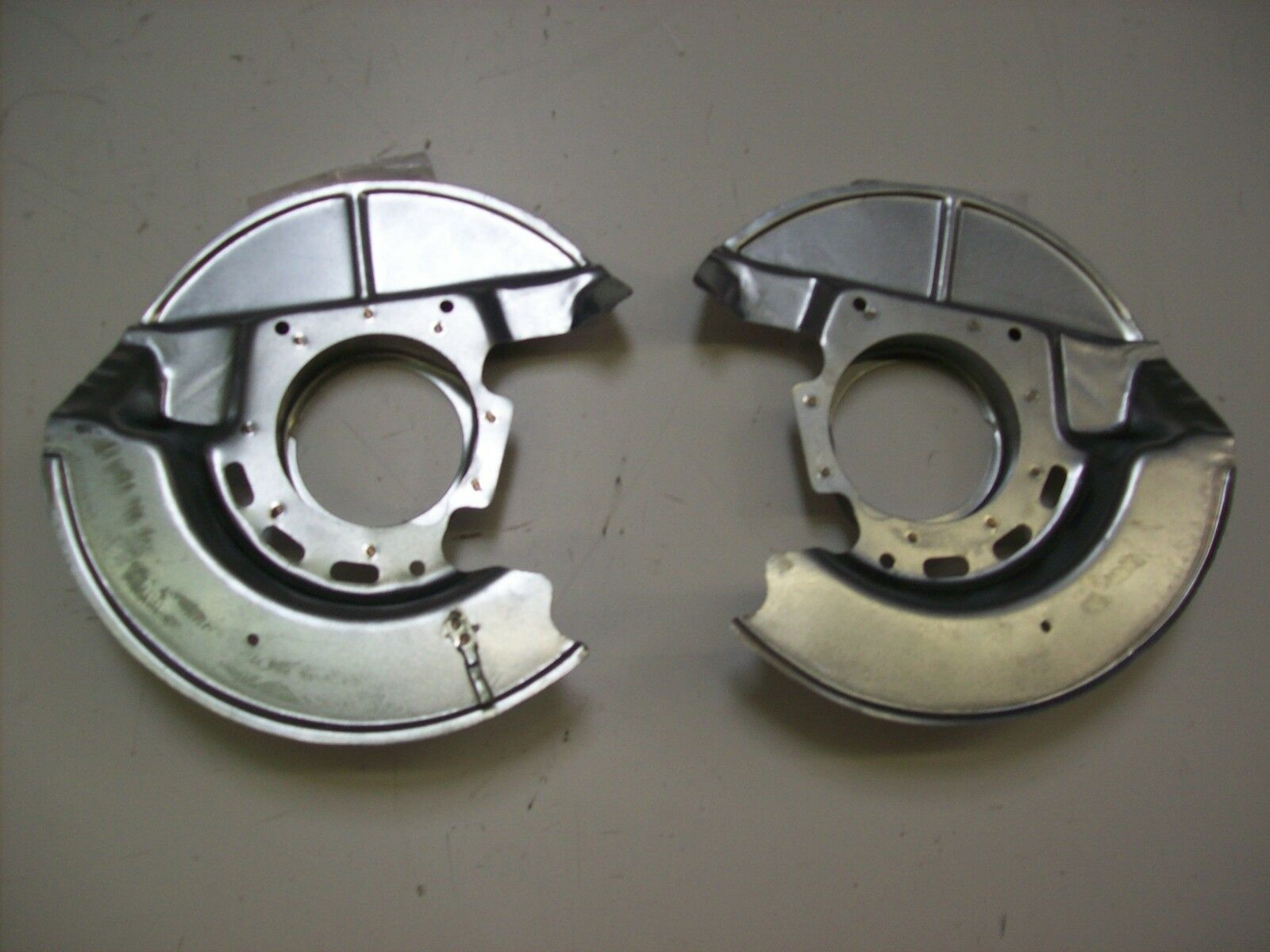 Ankerblech Spritzblech Hitzeschutzblech Satz vorne passend für BMW 300Serie 3er E30 Bj. 82-